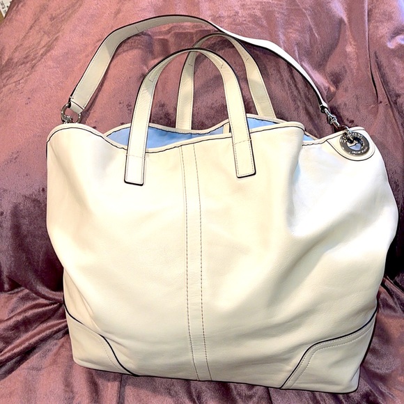 Coach Hadley White Lambskin Leather Duffel Bag removable strap & wristlet NWOT - Picture 2 of 11